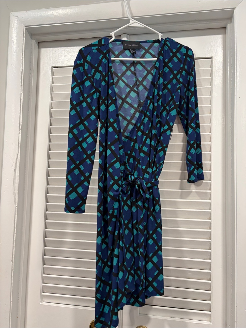 Donna Morgan Blue and Teal Geometric Wrap Midi Dress